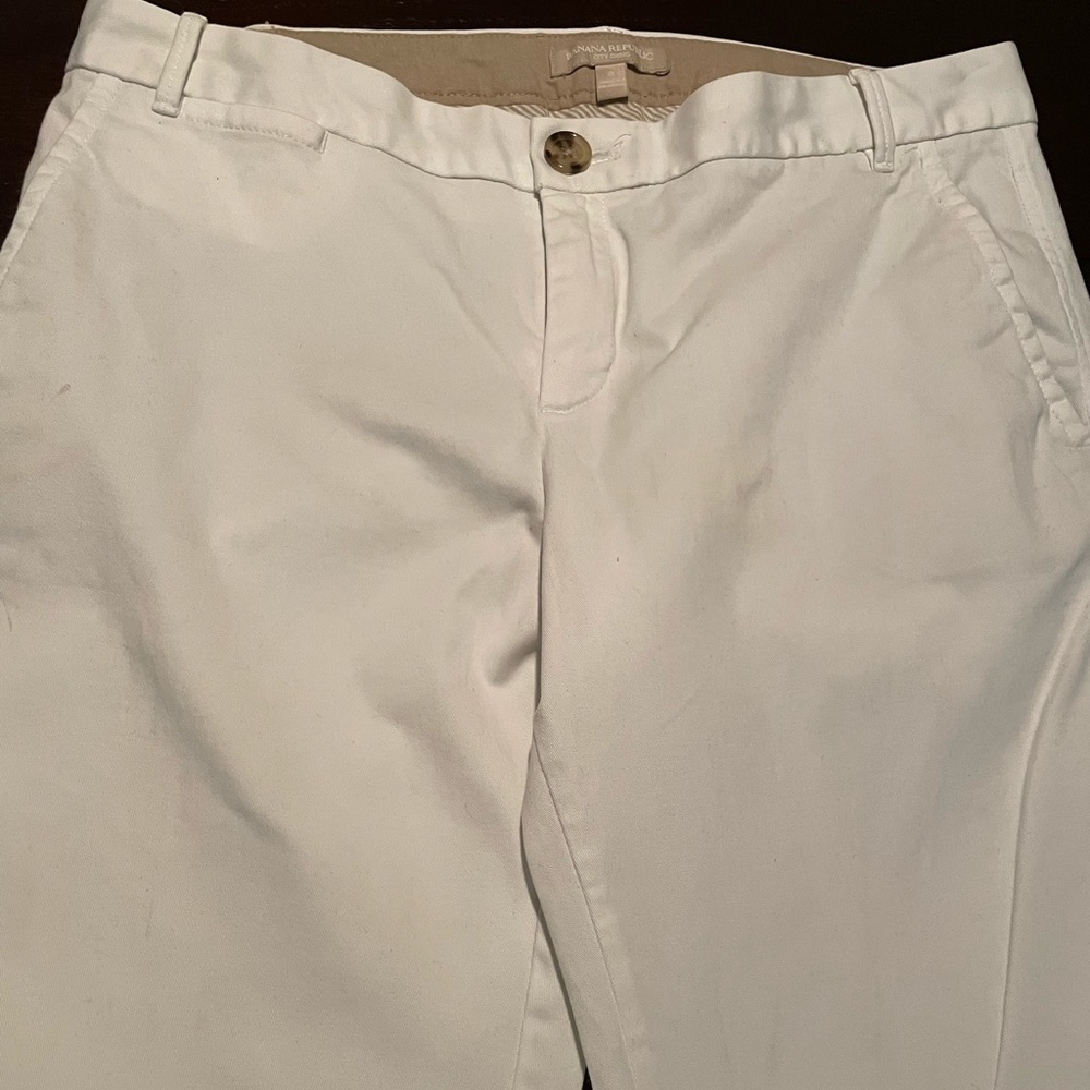 Be classic in these white capris size 8 Banana Republic